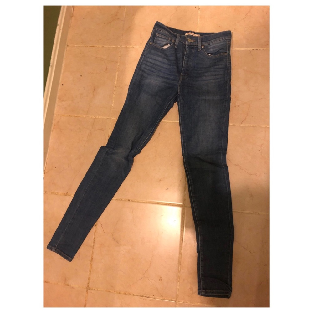 Levi skinny jeans size 28